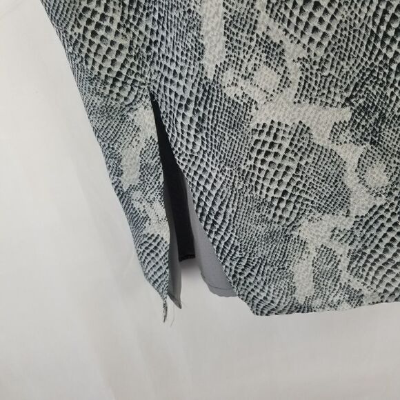 First Edition, a LIZ CLAIBORNE COMPANY BLAKE GRAY SNAKESKIN SKIRT. SZ 16. - Picture 7 of 12
